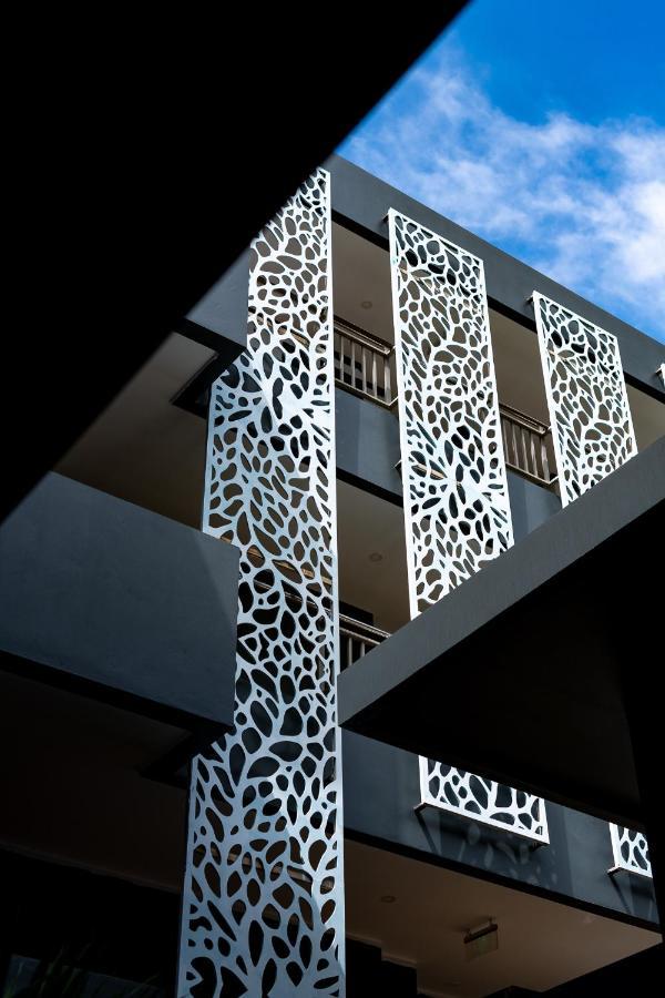 Foto Hotel Phuket Beachfront Exterior foto The building's facade