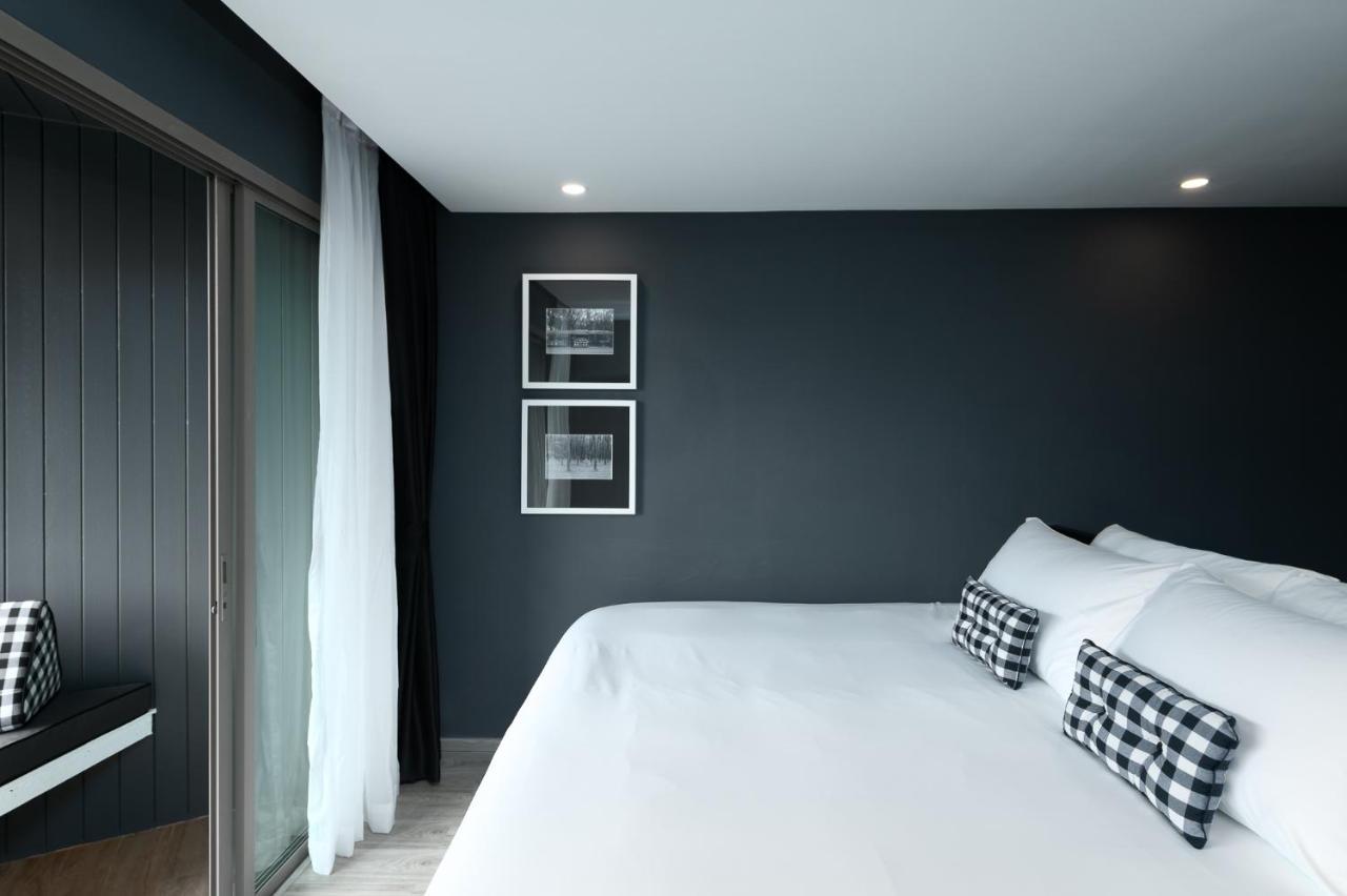 Foto Hotel Phuket Beachfront Exterior foto A bedroom