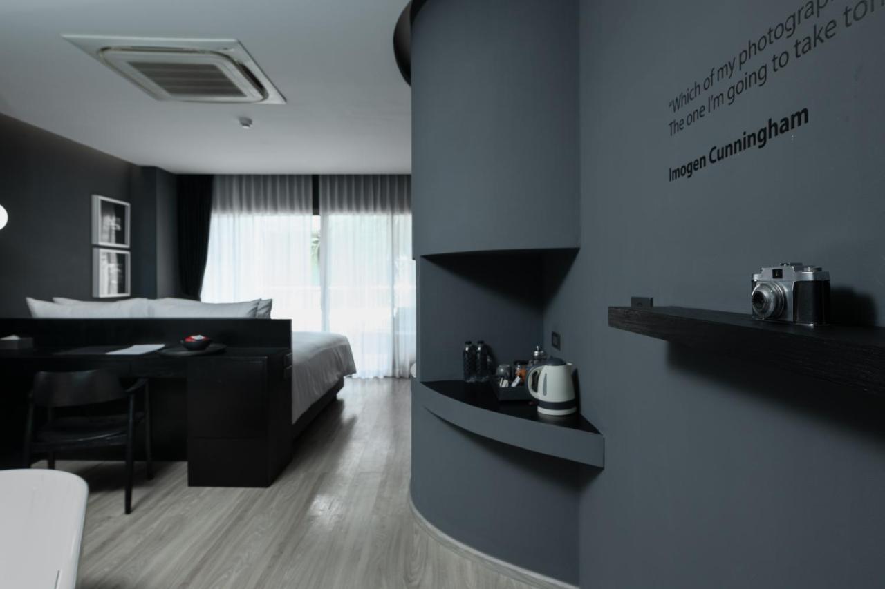 Foto Hotel Phuket Beachfront Exterior foto A room at the hotel