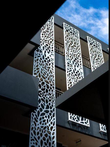 Foto Hotel Phuket Beachfront Exterior foto The building's facade