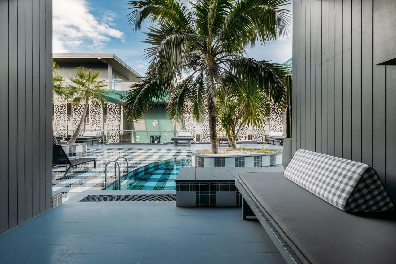 Foto Hotel Phuket Beachfront Exterior foto The swimming pool at the hotel