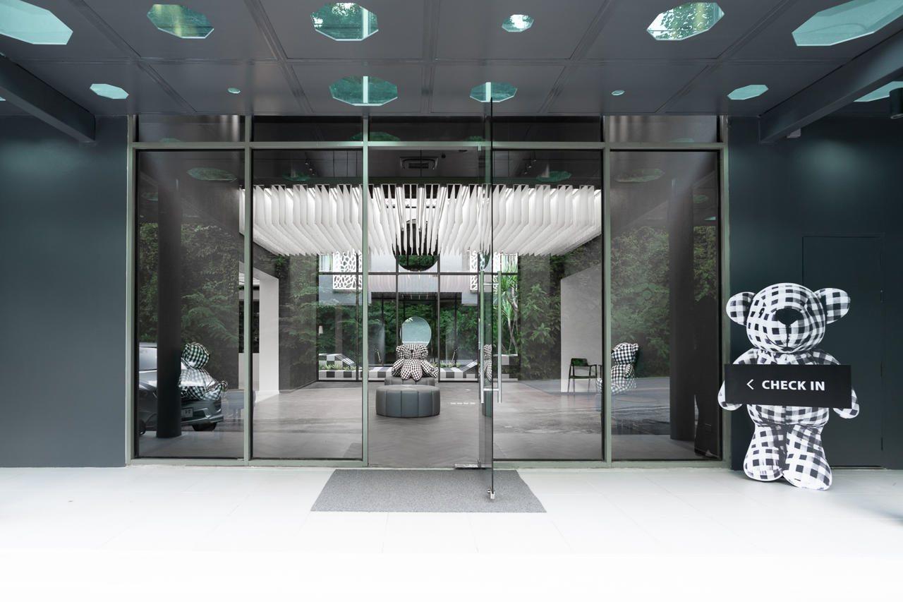 Foto Hotel Phuket Beachfront Exterior foto The lobby of the hotel