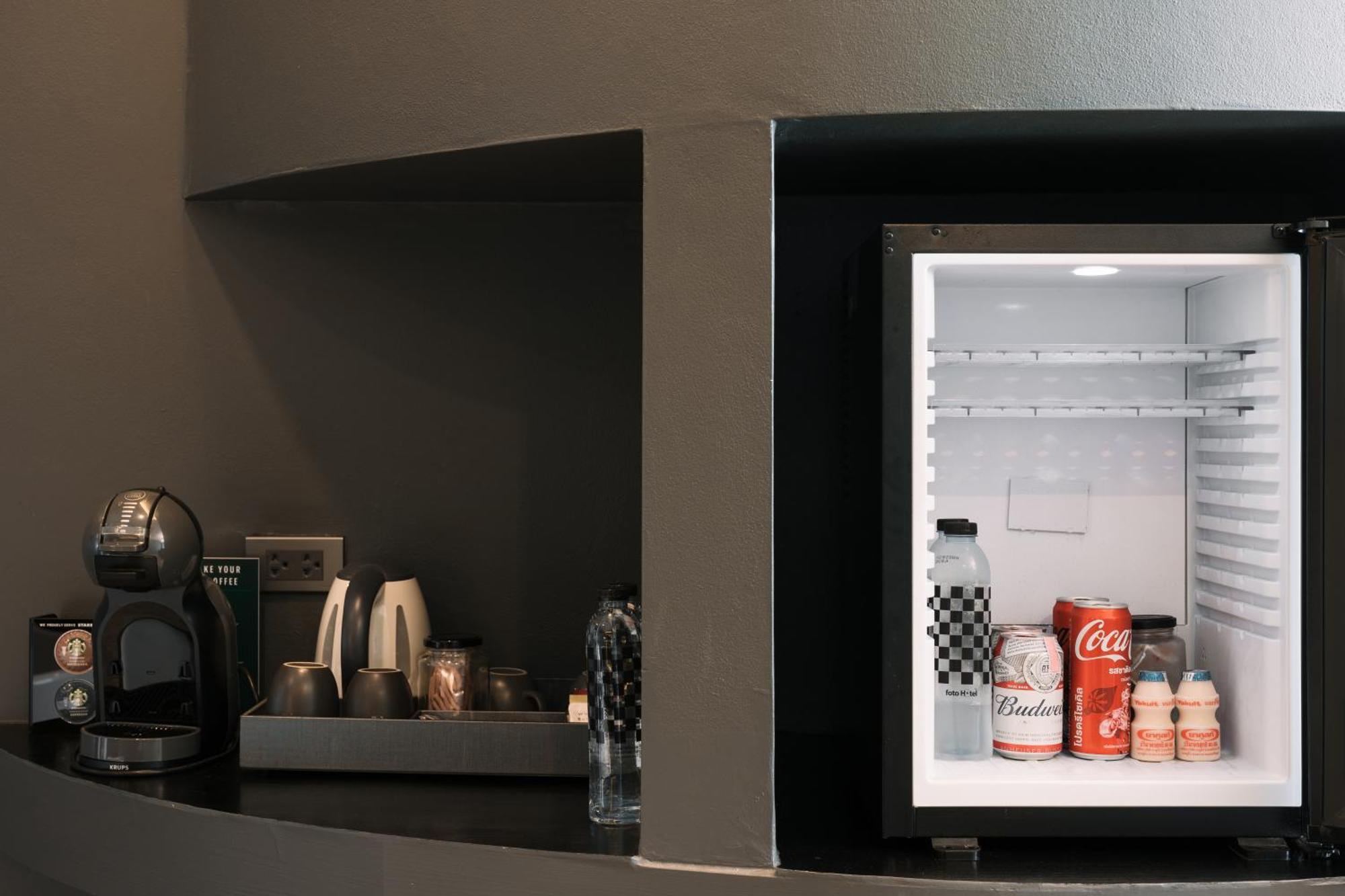 Foto Hotel Phuket Beachfront Exterior foto A built-in beverage refrigerator