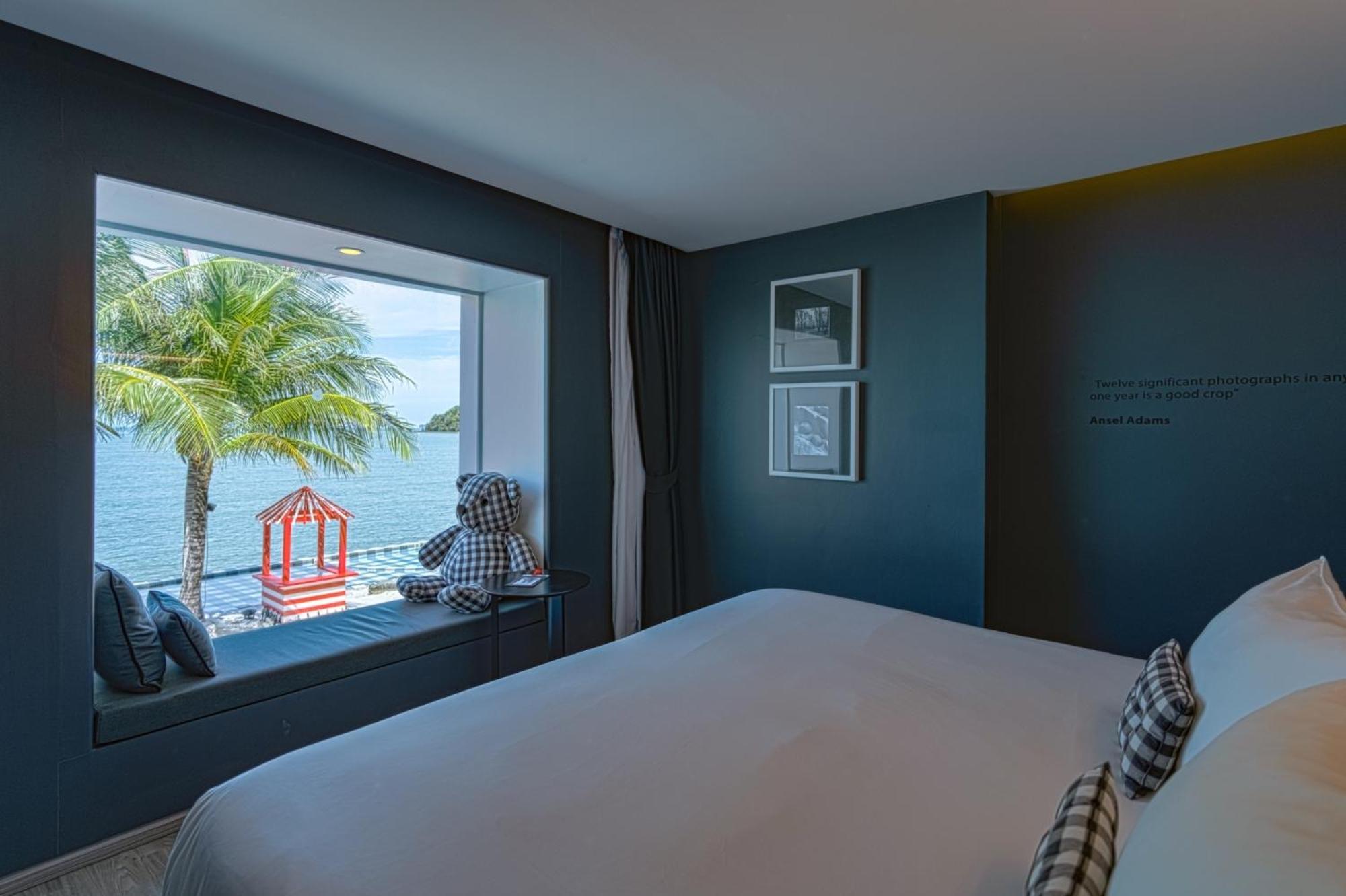 Foto Hotel Phuket Beachfront Exterior foto Deluxe Ocean View