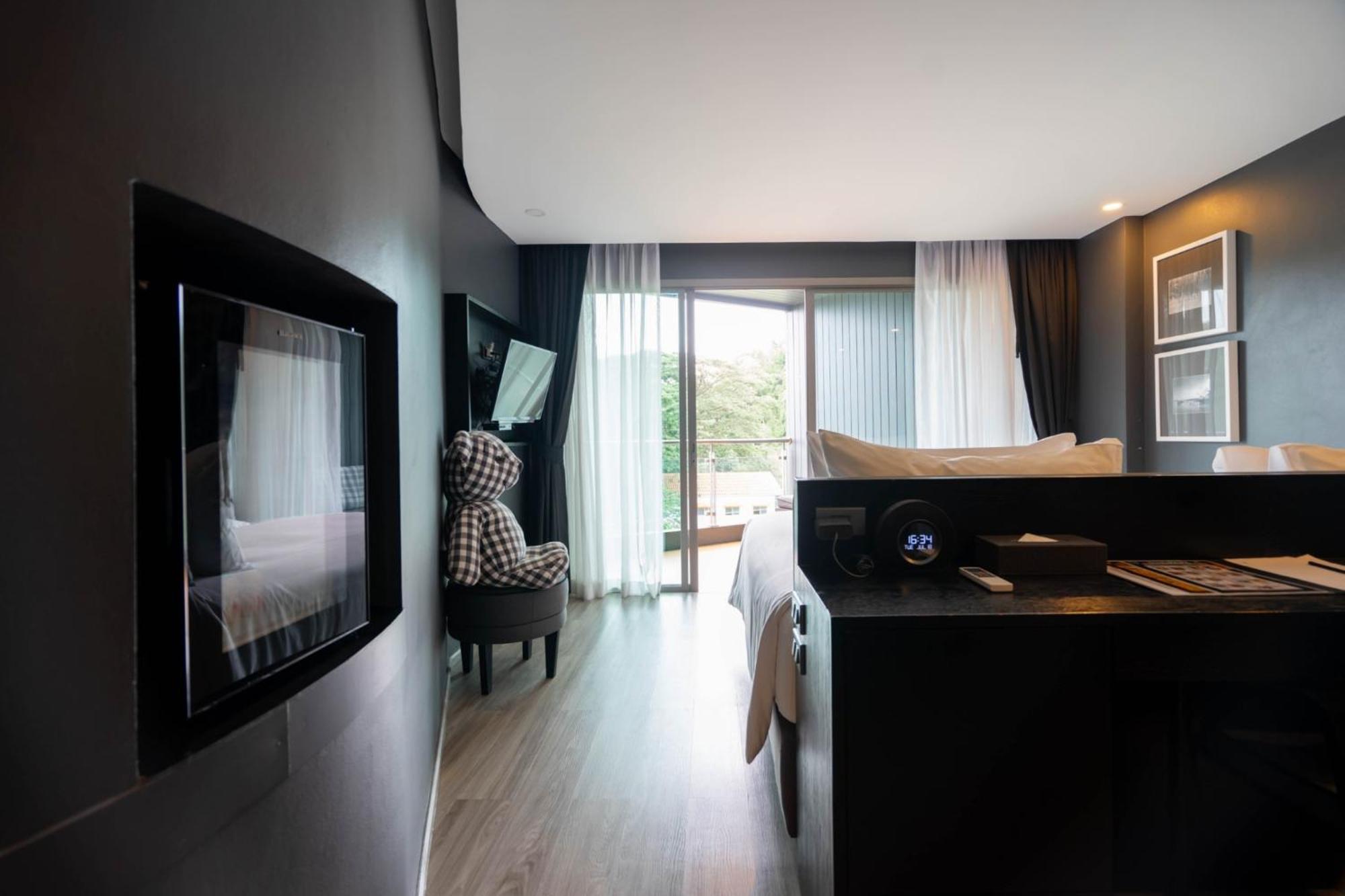Foto Hotel Phuket Beachfront Exterior foto A room at the hotel