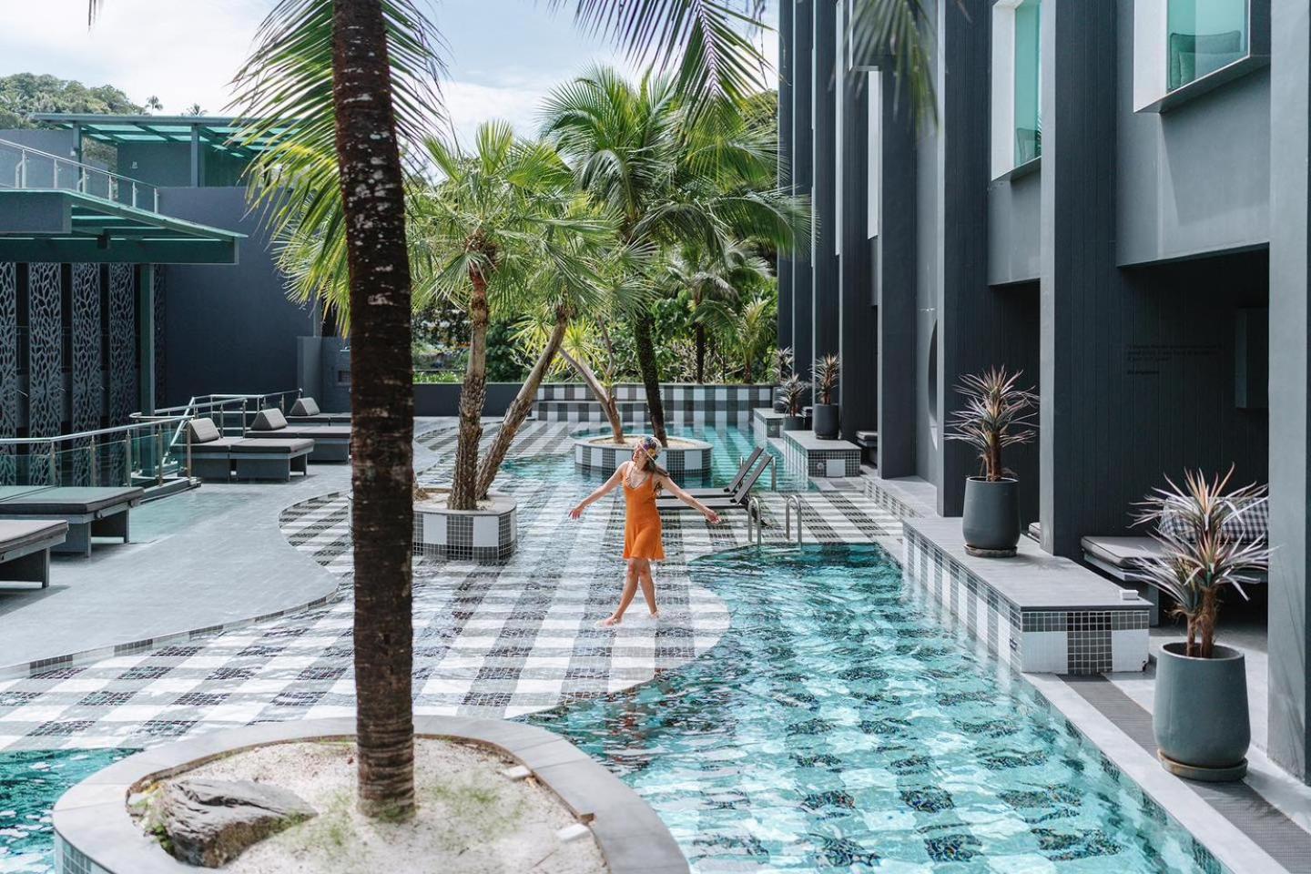 Foto Hotel Phuket Beachfront Exterior foto The swimming pool at the hotel
